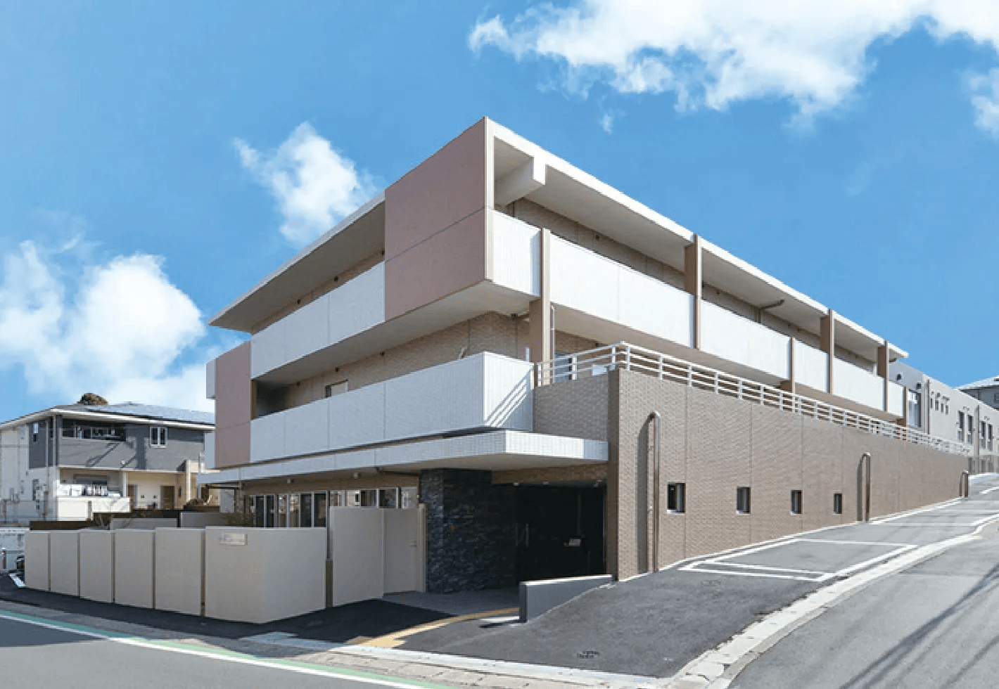 サニーステージ二俣川の外観