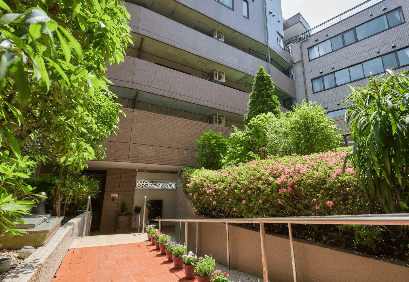 サニーステージ星川の外観